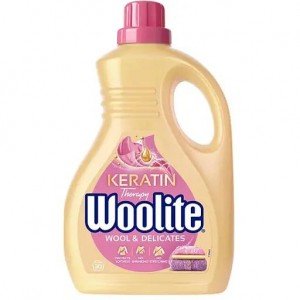 Средство для стирки жидкое Woolite для шерсти и деликатных тканей с кератином 1.8 л